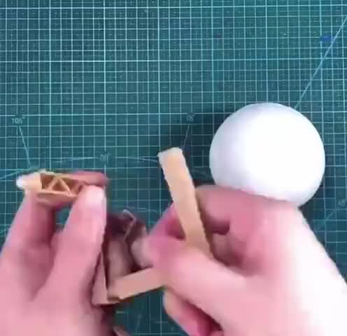 Abajur Lua 3D LED 10cm – Luminária Decorativa, Luz Noturna Aconchegante e Presente Incrível