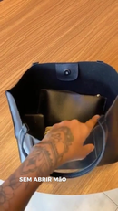 Kit Bolsa Sacola Tote Grande Minimalista com Bolsa Necessaire Interna Preta com Alça para Ombro