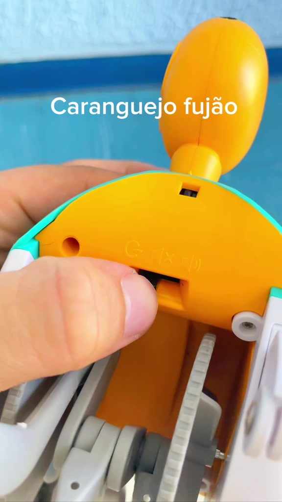 Caranguejo Brinquedo Fujão Sensor Dança E Som Anda C/ Sensor
