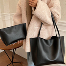 Kit Bolsa Sacola Tote Grande Minimalista com Bolsa Necessaire Interna Preta com Alça para Ombro