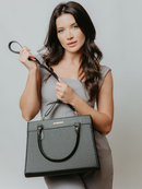 Bolsa Feminina Santorini Handbag com Alça transversal removível para ombro.