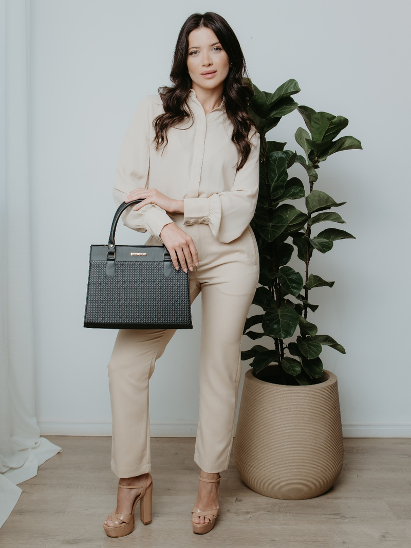 Bolsa Feminina Santorini Handbag com Alça transversal removível para ombro.