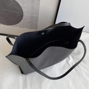 Kit Bolsa Sacola Tote Grande Minimalista com Bolsa Necessaire Interna Preta com Alça para Ombro