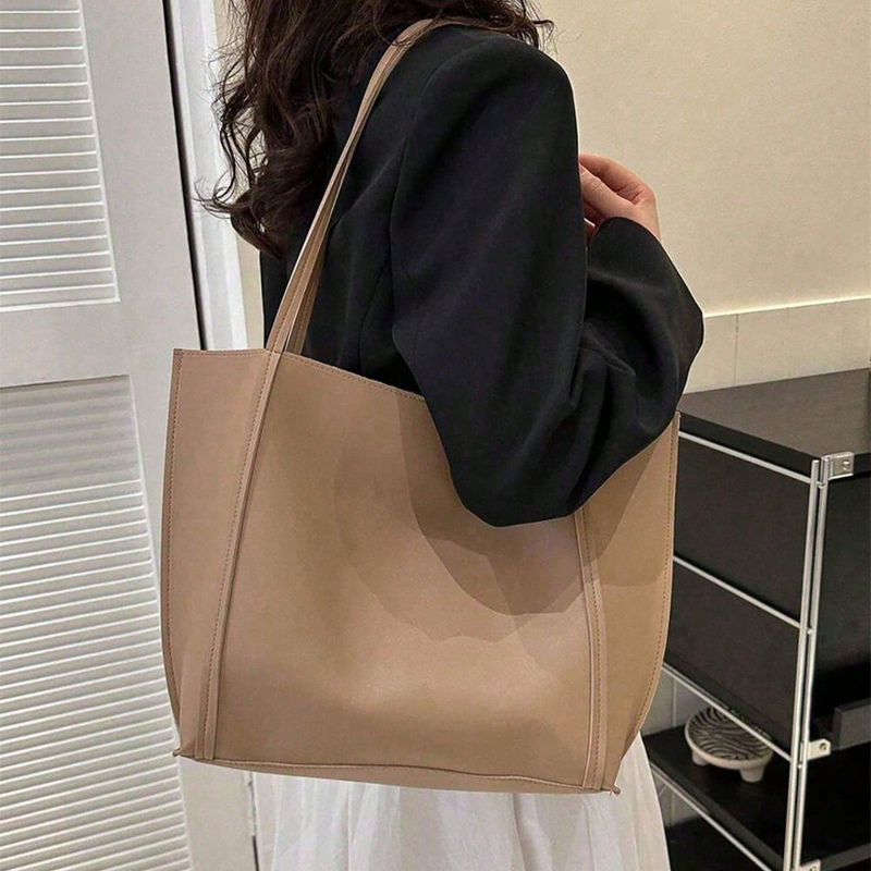 Kit Bolsa Sacola Tote Grande Minimalista com Bolsa Necessaire Interna Preta com Alça para Ombro