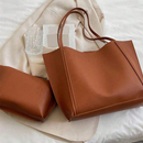 Bolsa Sacola Tote Grande Minimalista com Bolsa Necessaire Interna Preta com Alça para Ombro